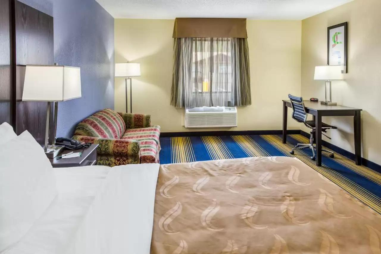 Quality Inn تشارلستون المظهر الخارجي الصورة
